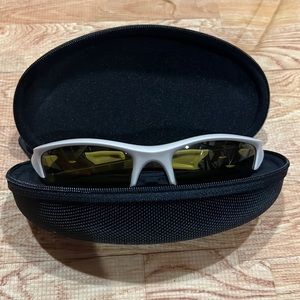 Oakley Flak Jacket XLJ - Case Included 
Desert Frame / Amber Polarized Lens